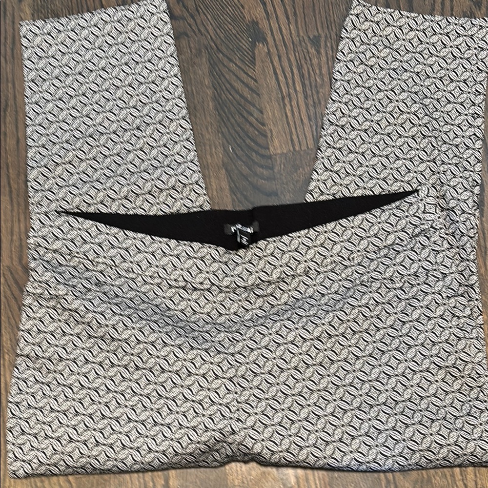 Roz and Ali Black and White Patterned stretch pants  size 18